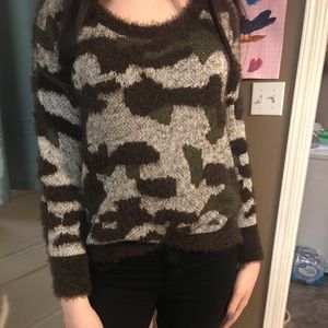 Camo Sweater Size (S)